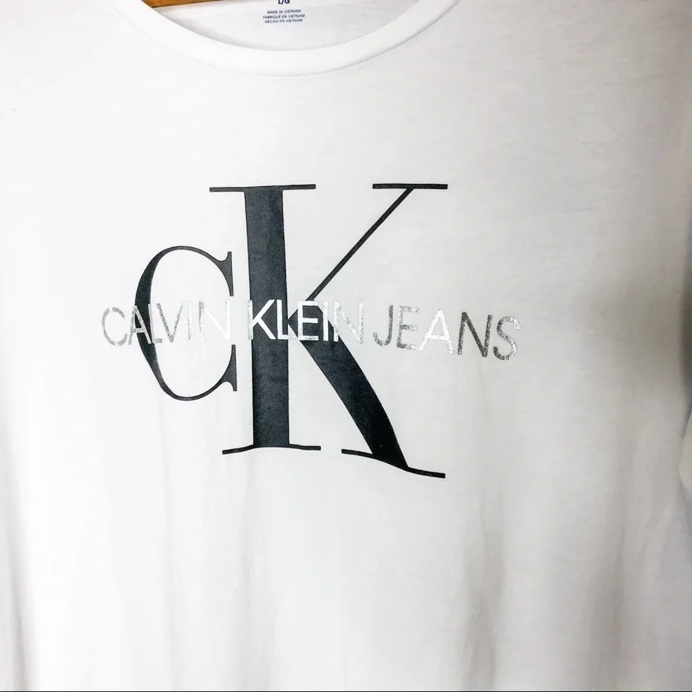🦋🌙 CALVIN KLEIN | Classic White Long Crop Top - Picture 7 of 9